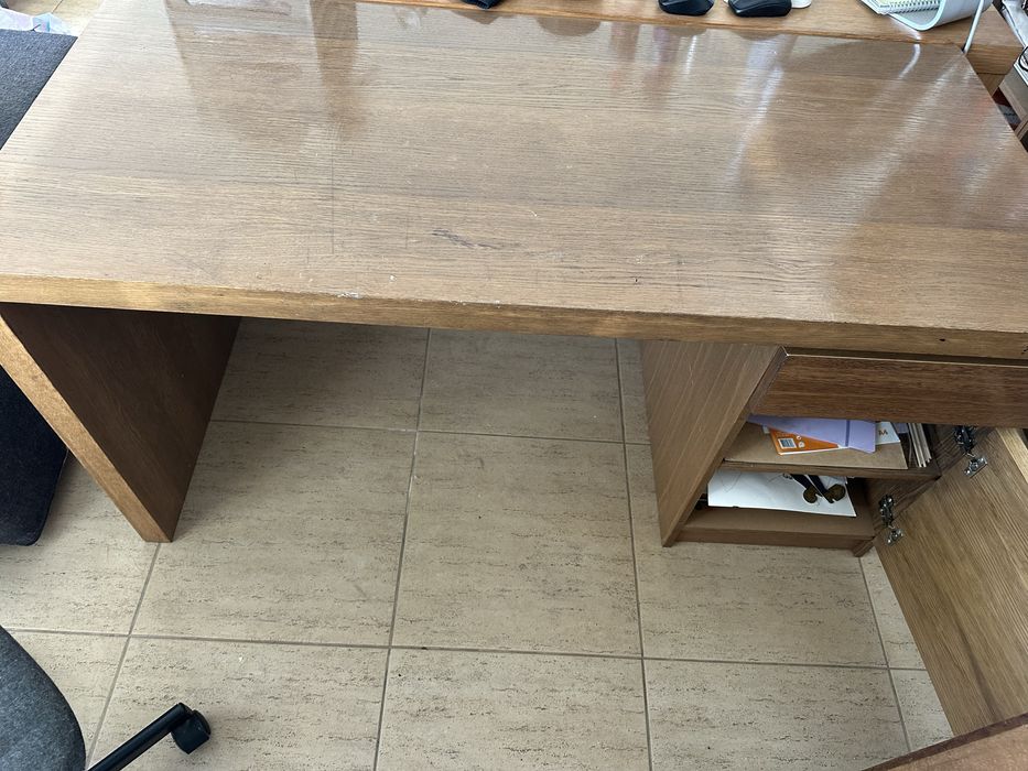 Secretaria castanha do ikea