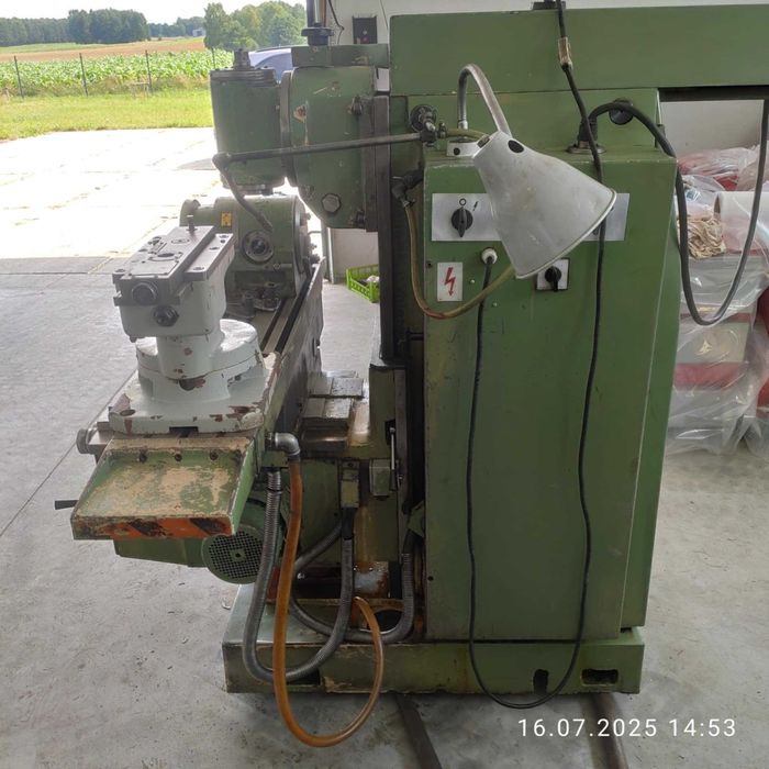 Frezarka uniwersalna FU 251