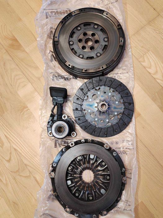 Продається комплект зчеплення на автомобіль ситроен-пежо
