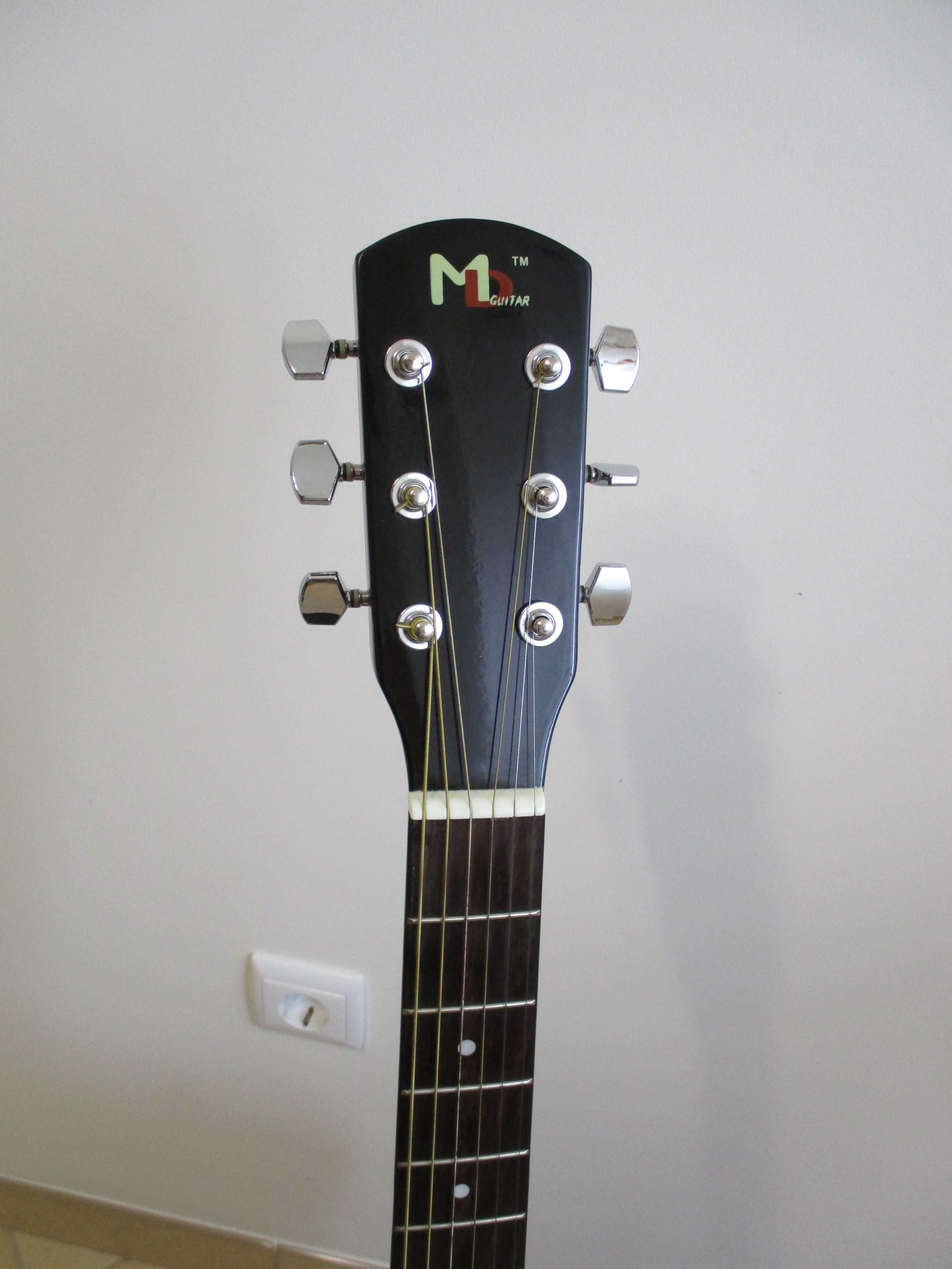 Guitarra eletroacústica com pouco uso  (pode ligar-se a amplificador)