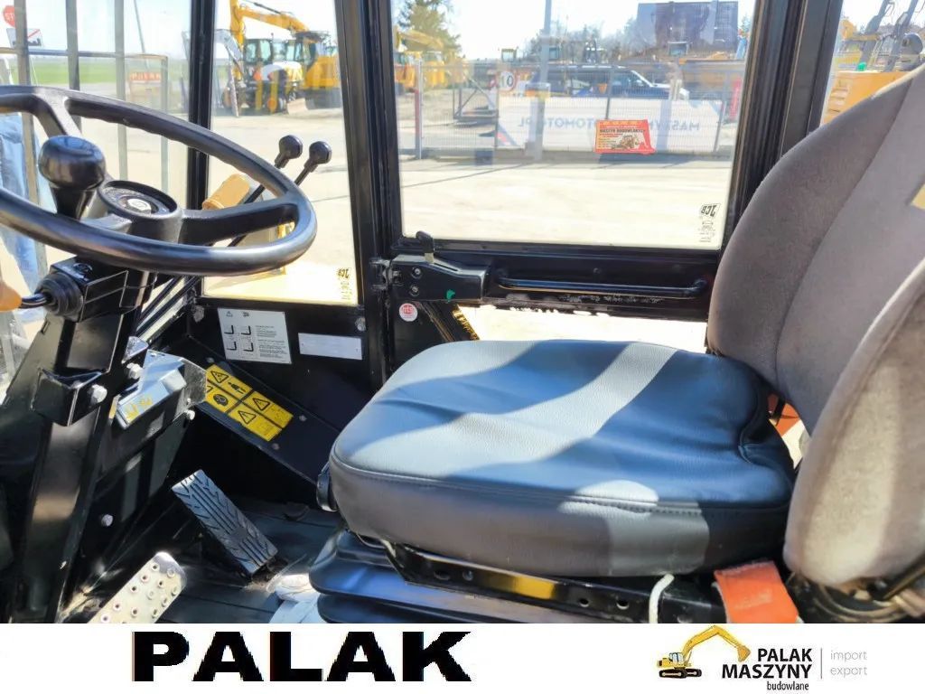 JCB Wózek  widłowy terenowy JCB 926 4WD Triplex  , 2016 rok  wózek widłowy terenowy JCB 926 Triplex