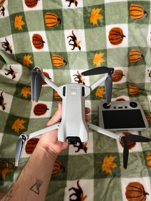 Dron DJI Mini 3 + kontroler RC + torba – jak nowy