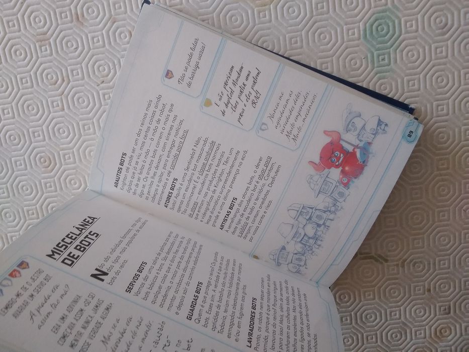 Livro Lego NEXO KNIGHTS O código dos Cavaleiros guia para aprendizes.