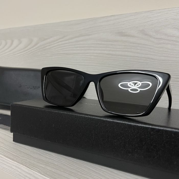 Сонцезахисні окуляри YSL