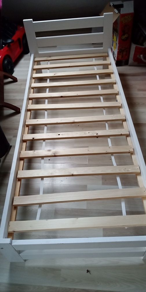 Łóżko ze stelażem 200x80 cm, drewniane białe.