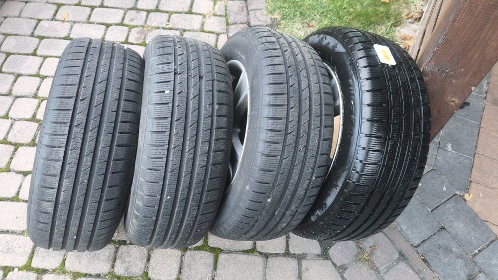 Sprzedam felgi aluminiowe 16 do Mazdy z oponami zimowymi 215/60/16