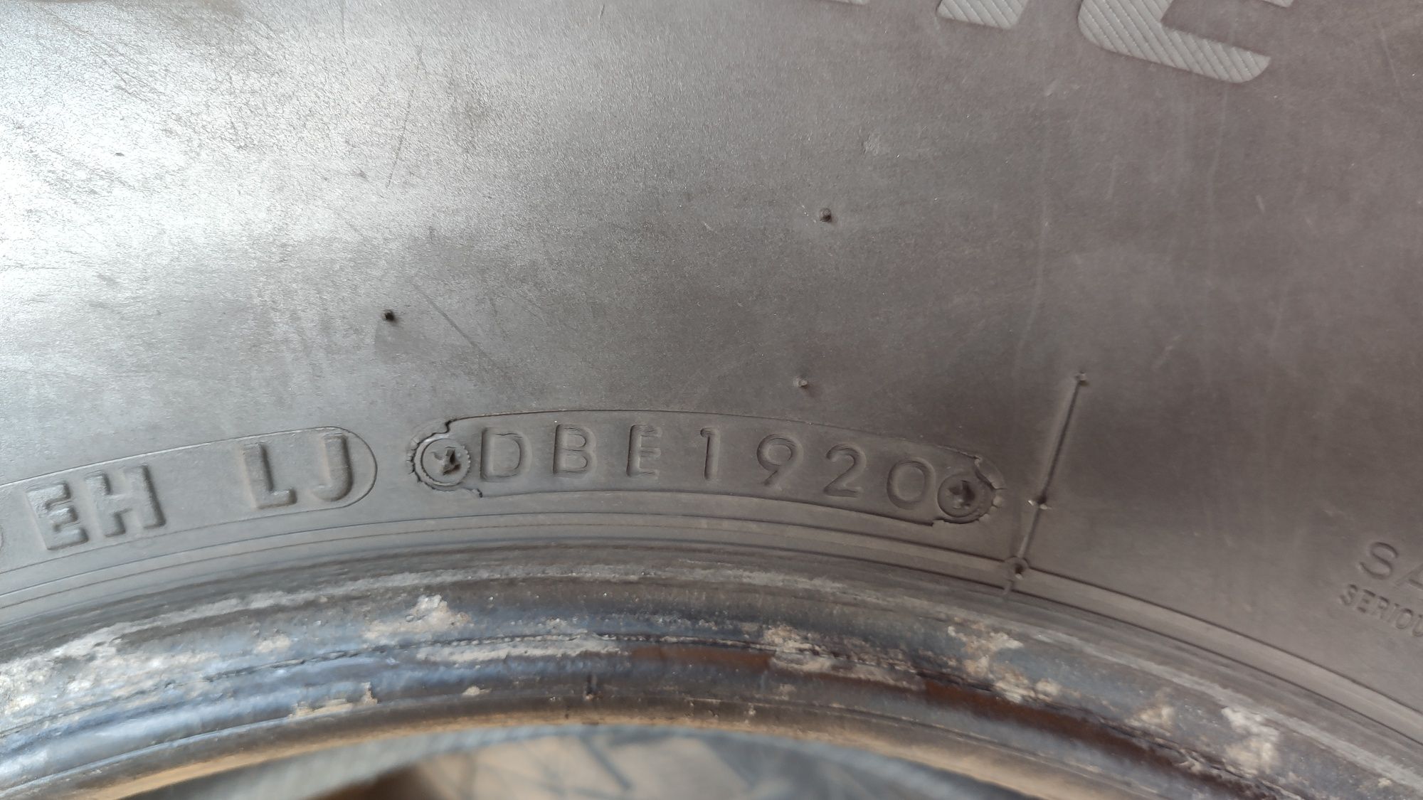 Bridgestone Blizzak v2  265/70 R16 112R