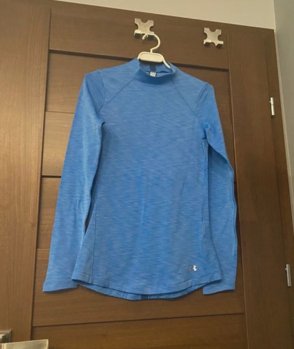Ocieplana niebieska bluza sportowa Under Armour XS