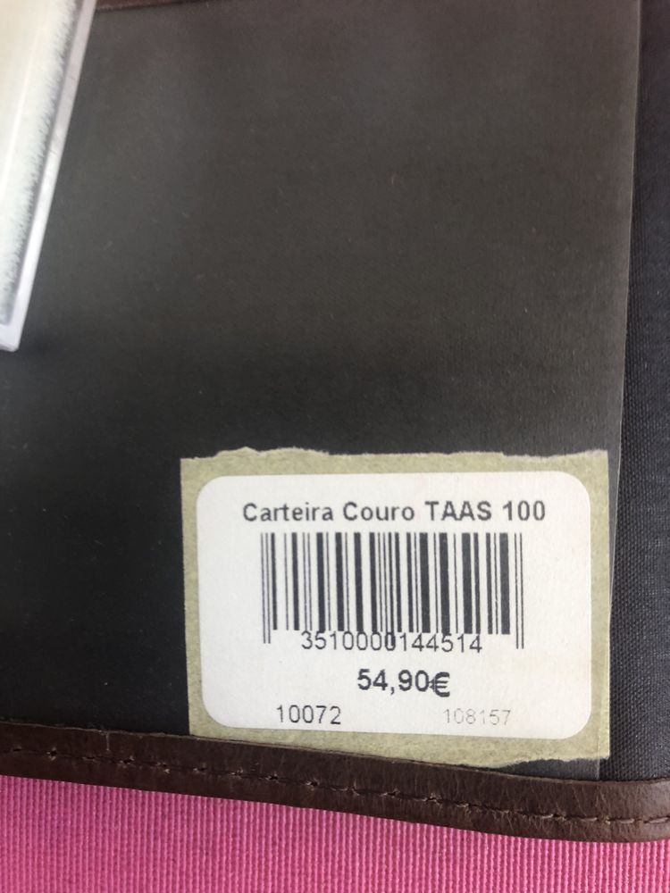 Vendo carteira masculina em pele nova