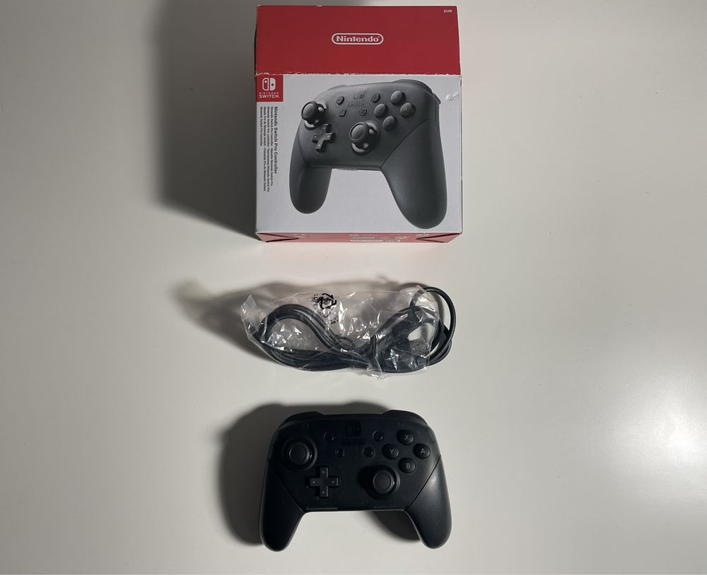 Nintendo Switch V2 + Comando + 4 jogos