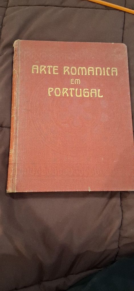 Livro a arte romanica em Portugal