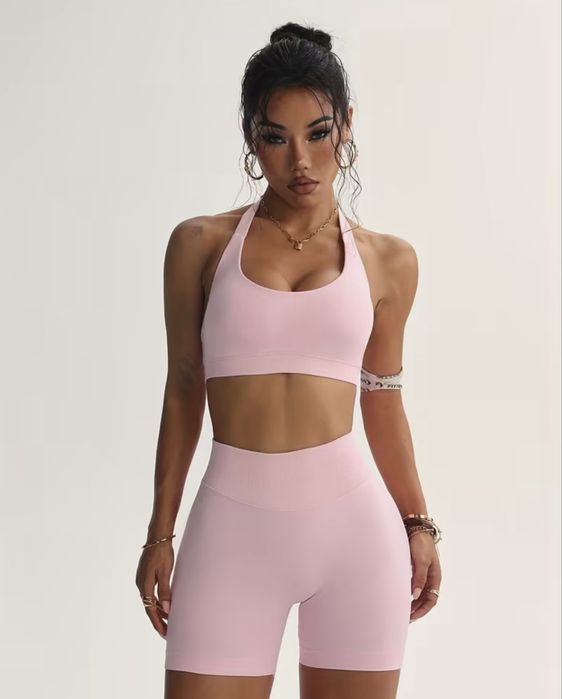 рожевий спортивний комплект — топ і шорти