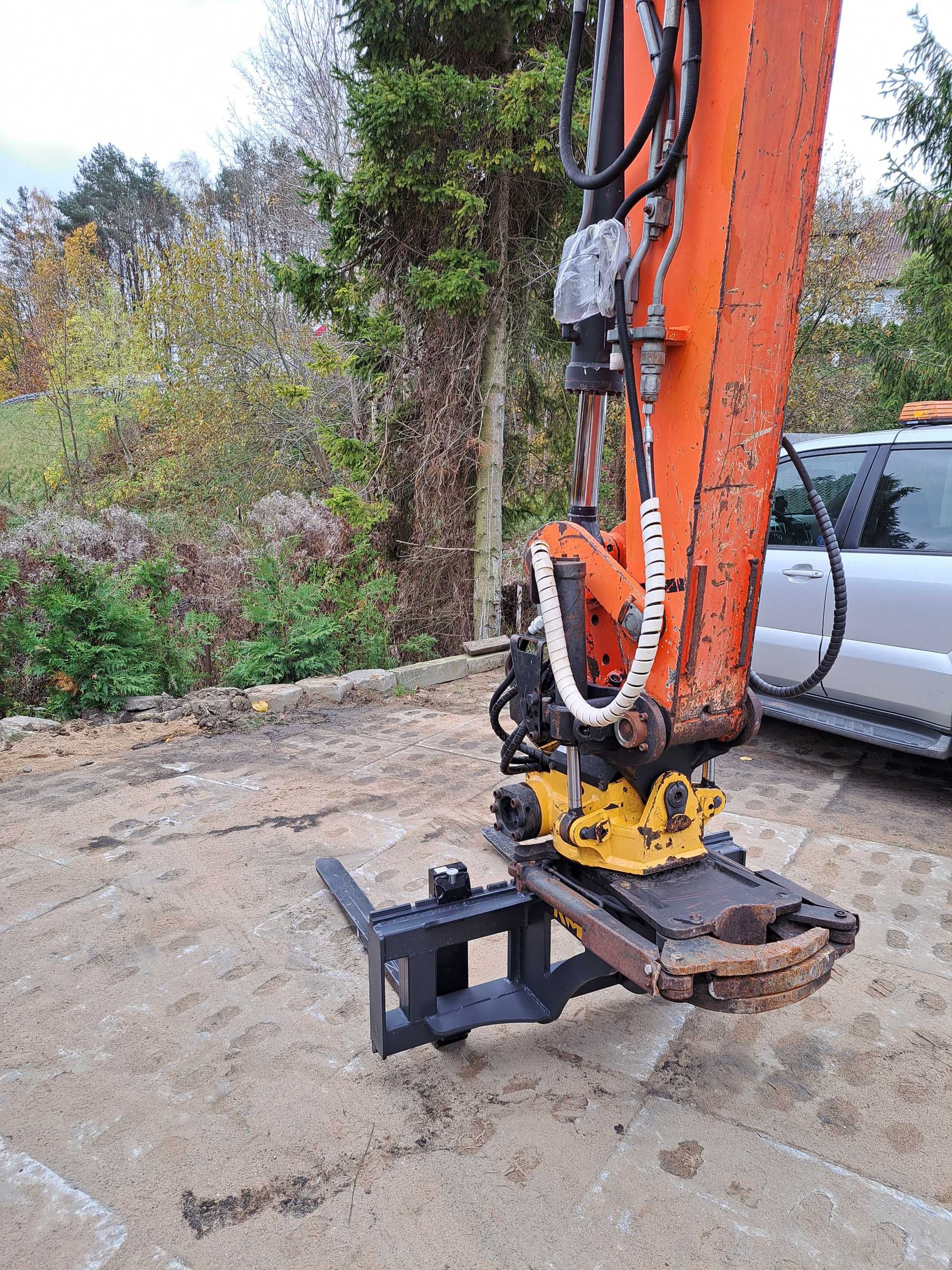 wynajmę wynajem koparki kołowej obrotowej  11,5 ton z rototilt