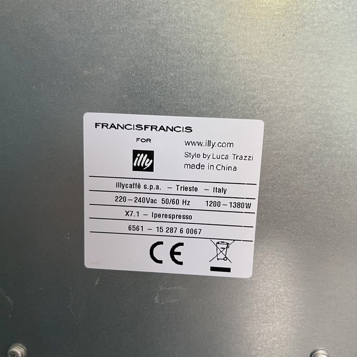 Máquina café modelo ILLY by Luca Trazzi