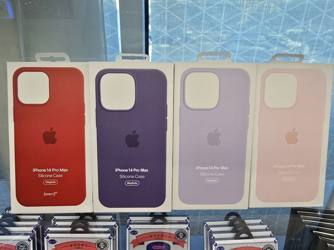 Оригінальні  силіконові чохли  Apple MagSafe для iPhone 14/15/16 Pro/