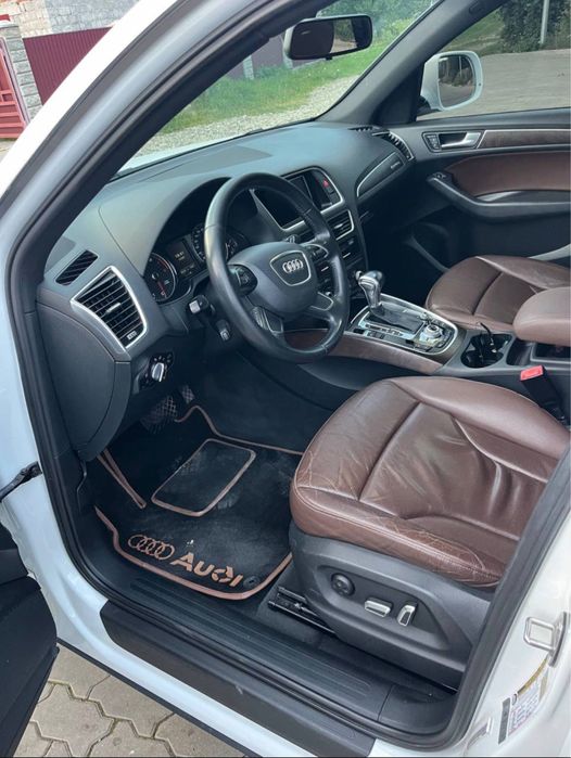 Ауді Q5  premium plus 2016 року