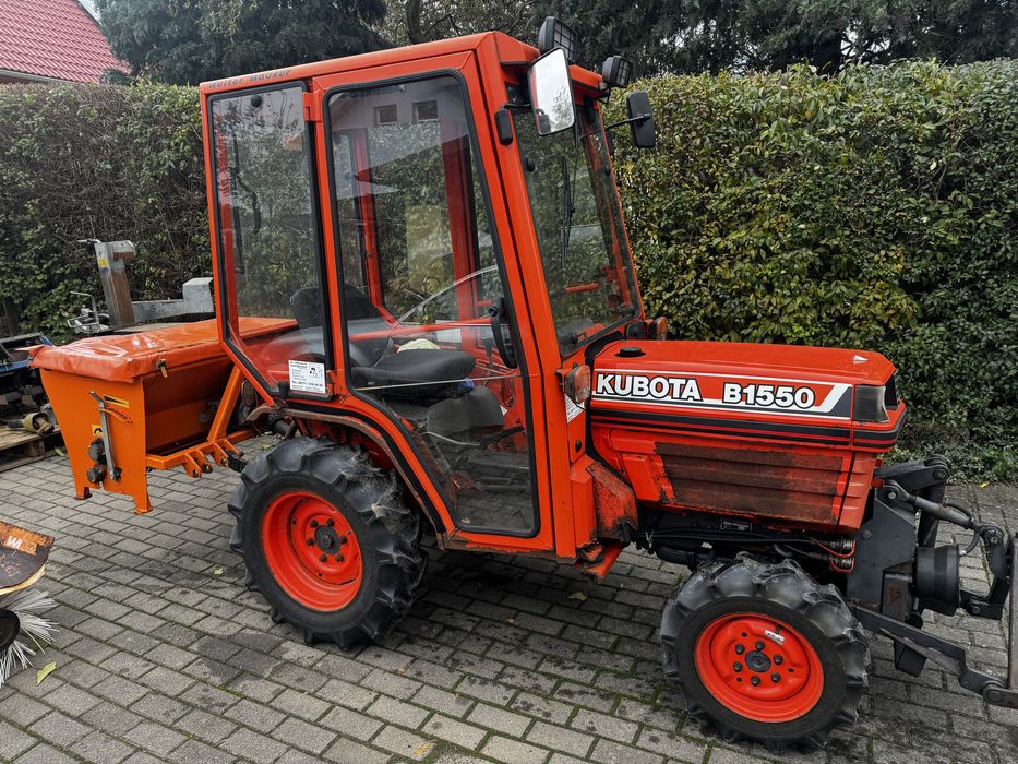 Kubot Kubota B1550 4x4 wom z osprzętętem