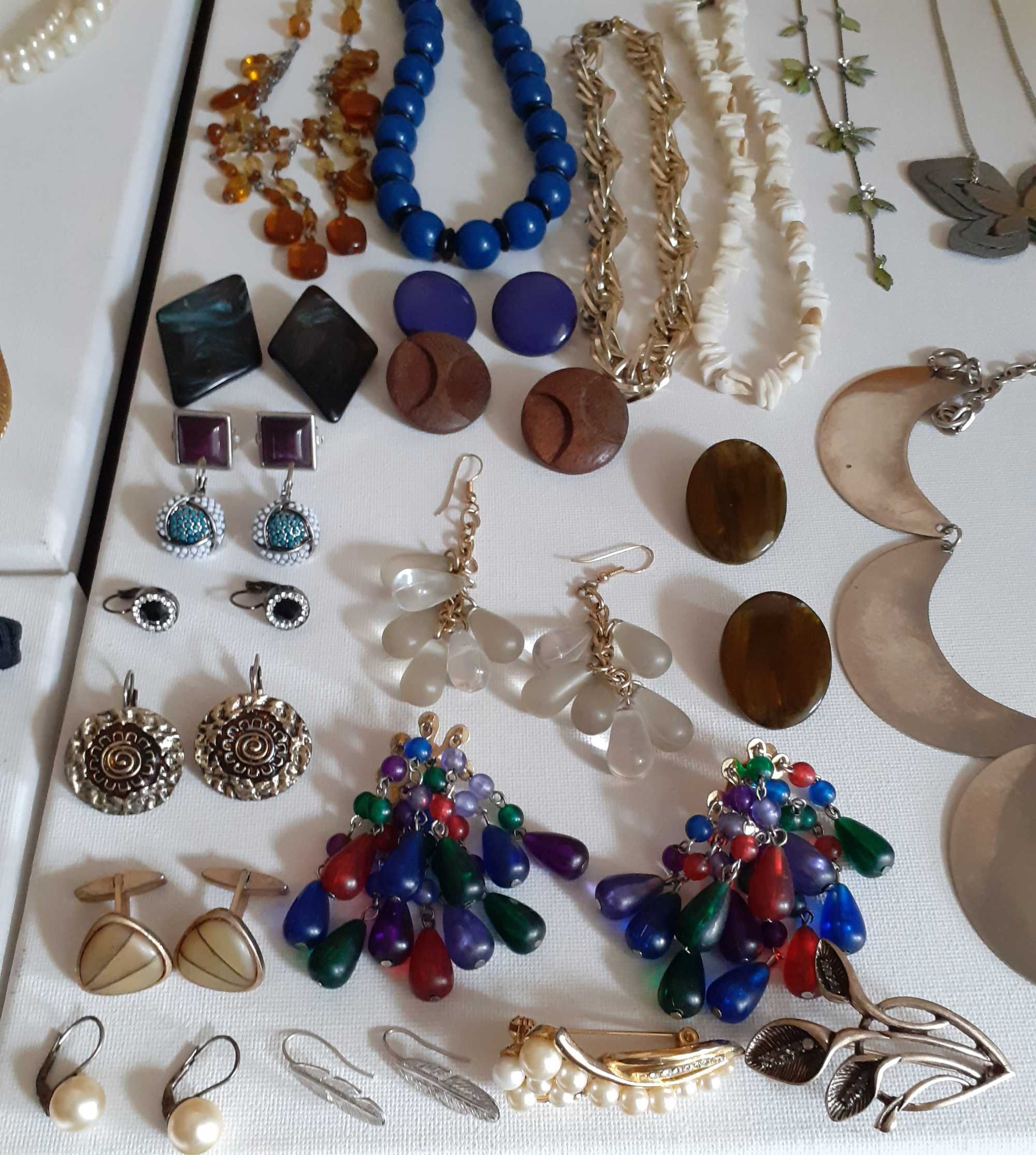 Lote/conjunto 145 peças Bijuteria Vintage atualizado Abril