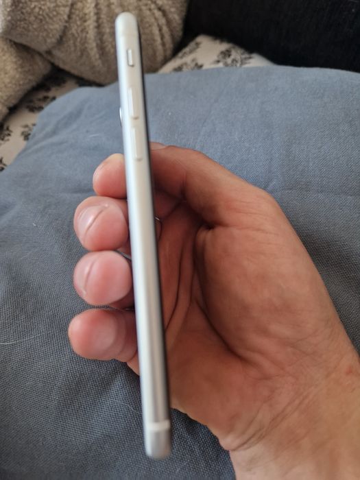 Sprzedam iphone se 2020
