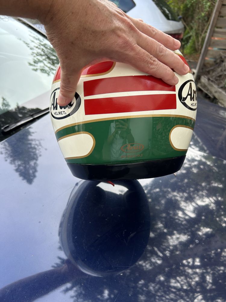 Capacetes Arai BELL, A-Style e roeg