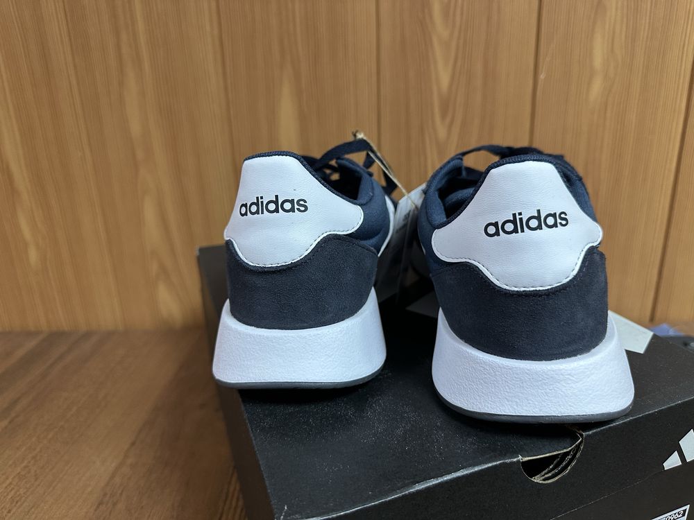Кроссовки adidas