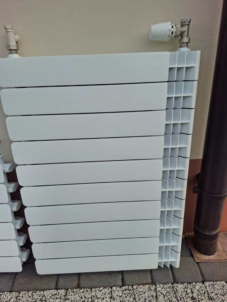 Grzejnik aluminiowy 10 żeberek z osprzętem