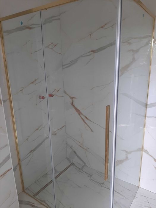 Glazurnik płytkarz łazienki. Glazura terakota. Płytki.