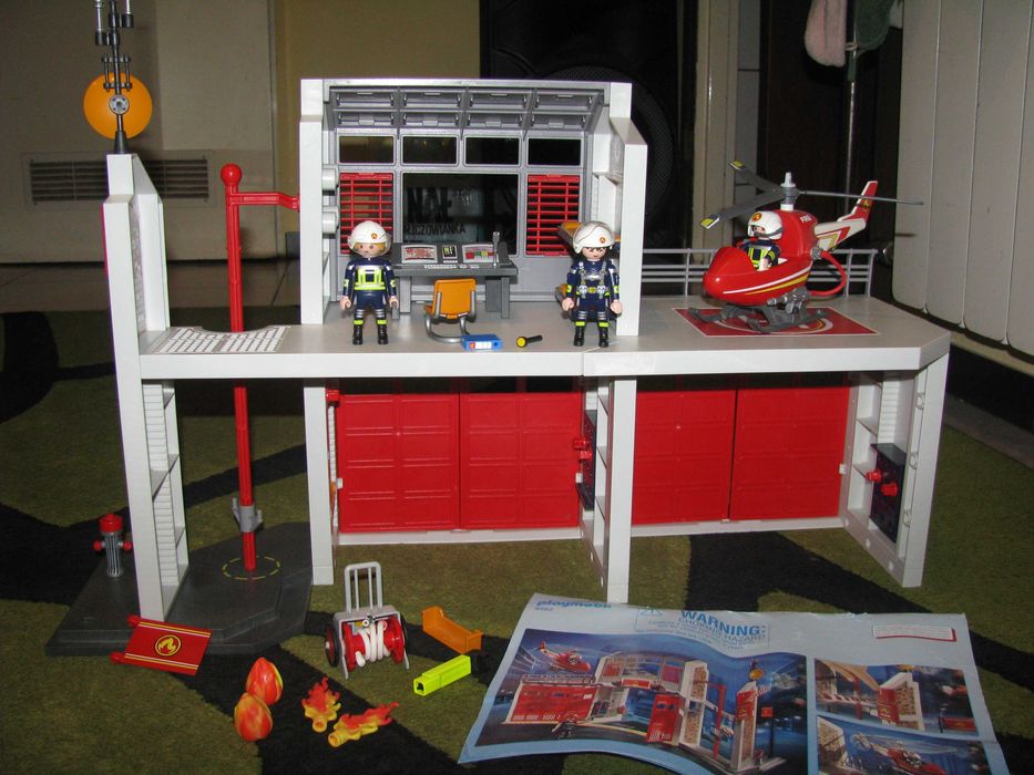 Remiza straż pożarna playmobil z wyposażeniem helikopter fire station