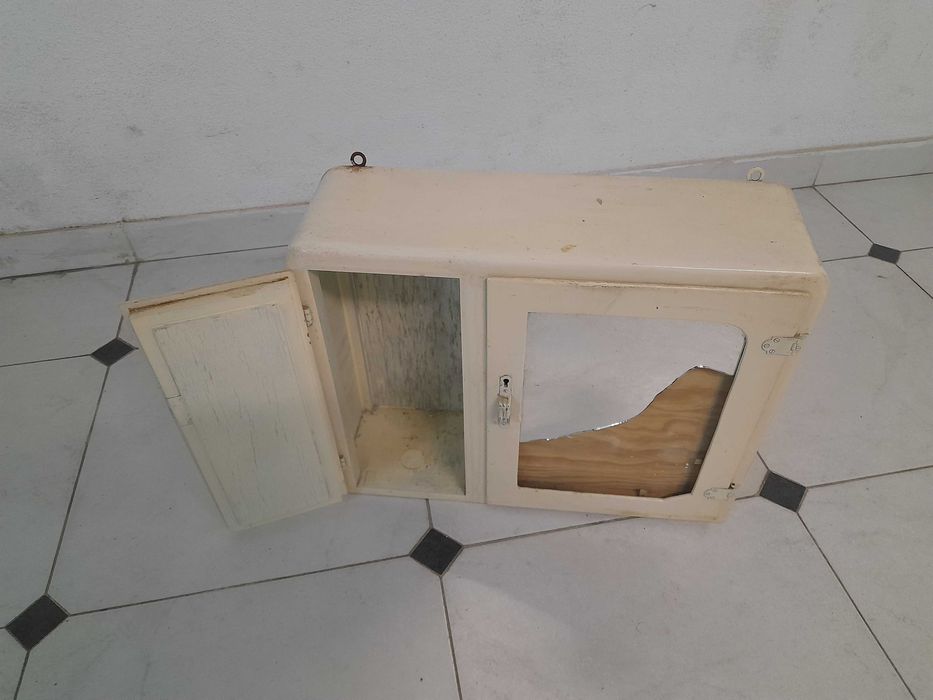 Armário de parede para casa banho, vintage