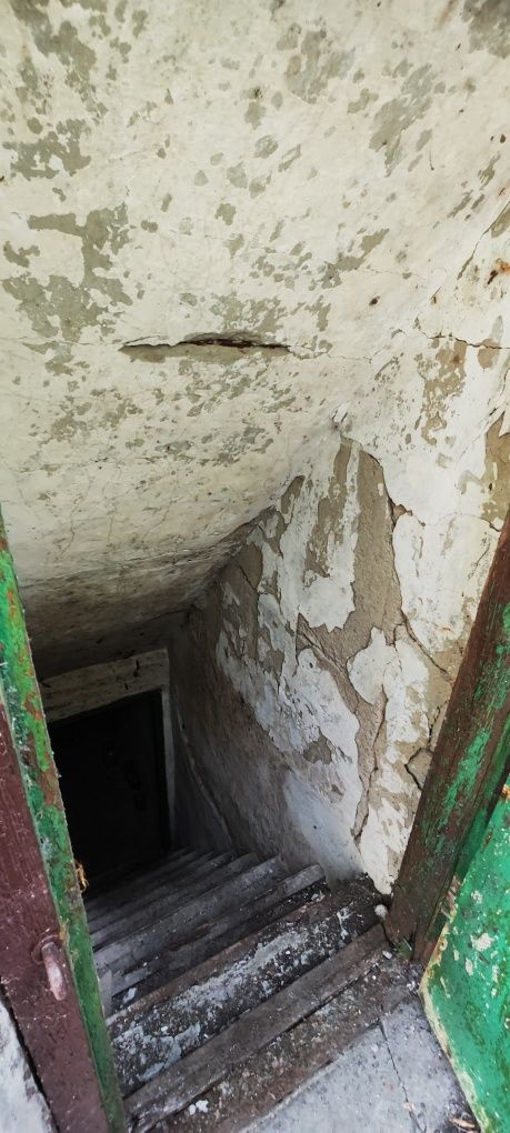 Продам пол дома с удобствами и гараж на Восточном