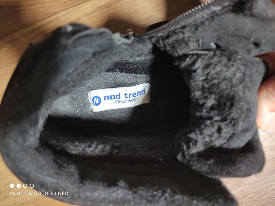 Жіночі зимові кросівки 39 черевики