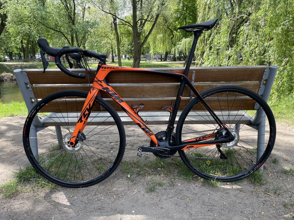Rower szosowy KTM Revelator sky Carbon (szosa carbonowa)