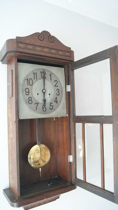 357 Zegar wiszący mechaniczny HAU antyk