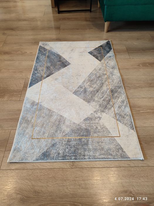 Nowy dywan do pokoju we wzory