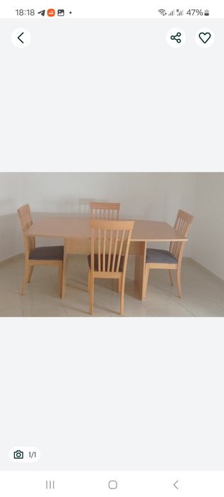 Mesa com 4 cadeira