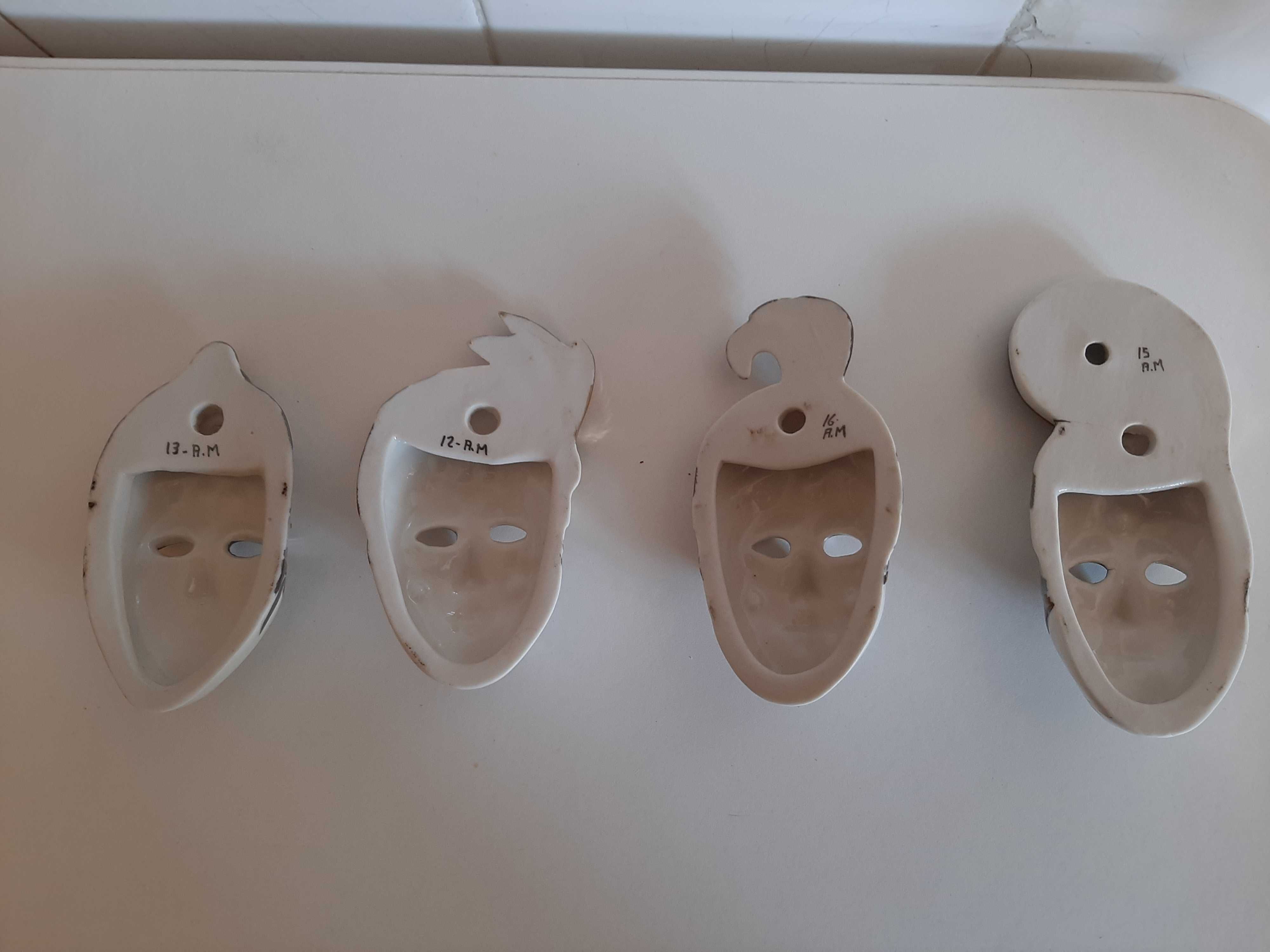 Conjunto de 4 Máscaras de Veneza Decorativas em Porcelana