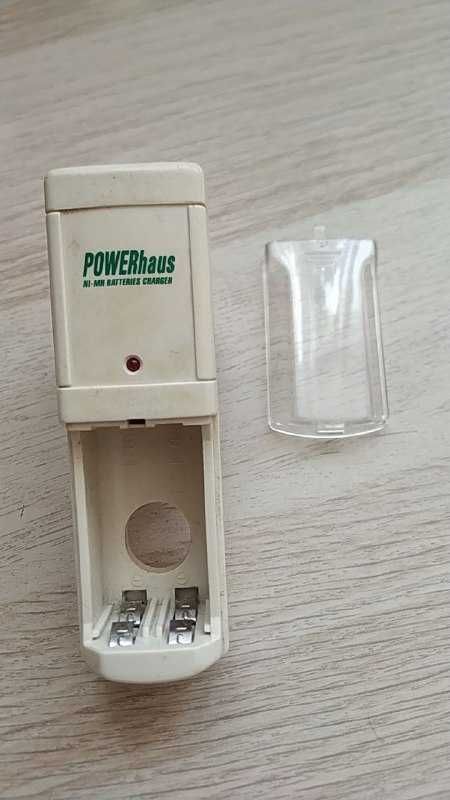 Зарядка POWERhaus для аккумуляторов АА