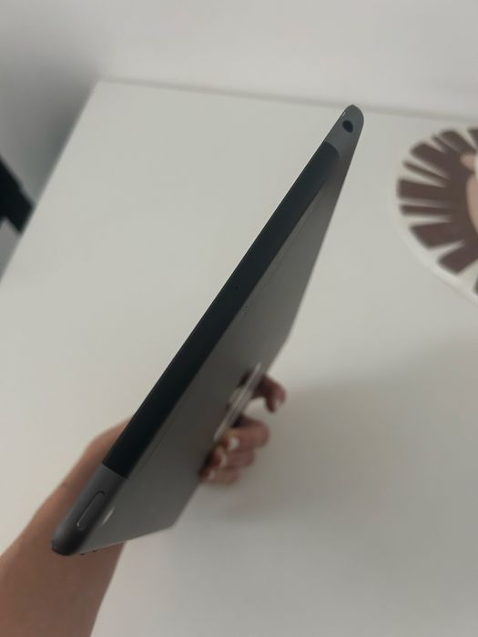 Продам IPad 8 Gen 10.2 2020