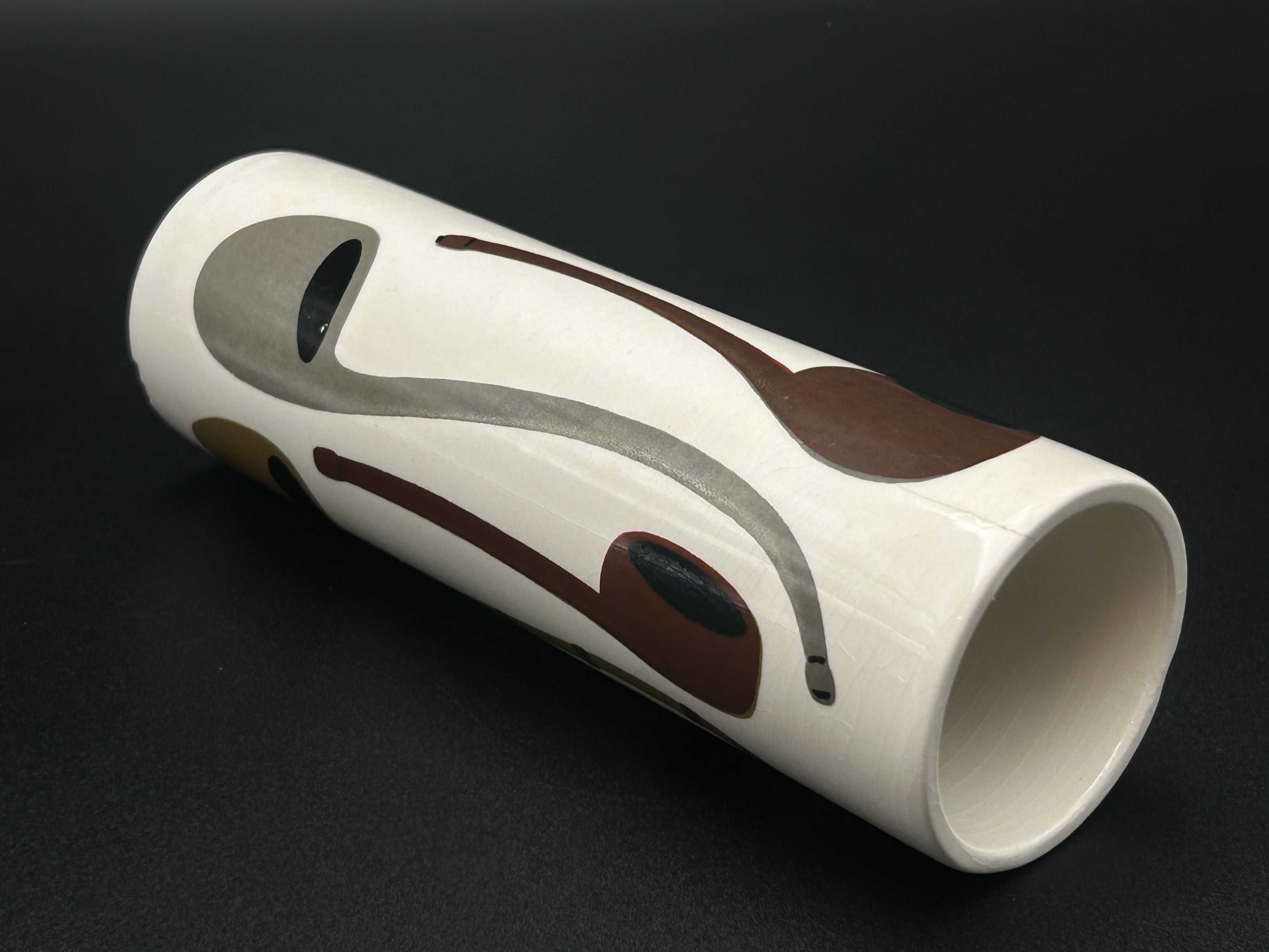 Ceramiczny wazon-wazonik z motywem fajkowym. Lata 60 ubiegłego wieku