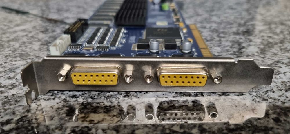 Placa de CCTV Hikvision DS-4016HCI + cabos