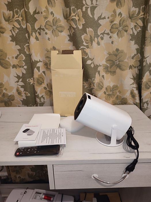 Смарт телевизор на потолке. Смарт проэктор 4К на андроиде 11. Гарантия