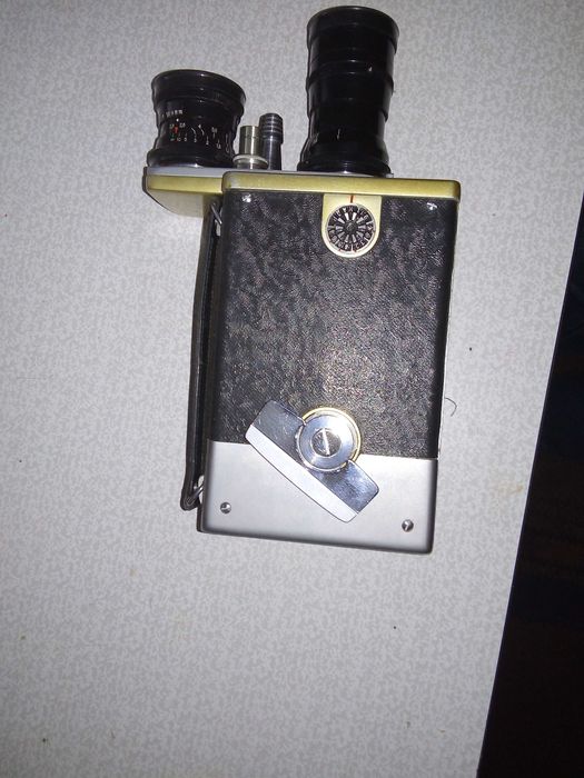 Відеокамера з касетами