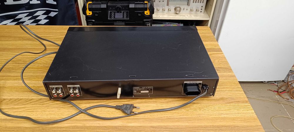 7-ми полосный  эквалайзер Sony SEQ-411