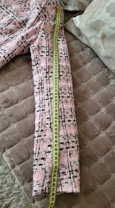 Костюм жіночий зі спідницею, твідовий,дуже гарний