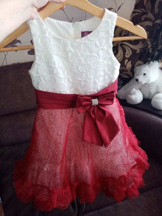 Нарядне плаття для дівчинки