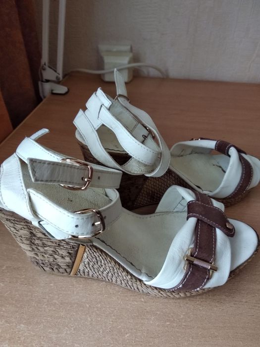 Жіночі босоніжки