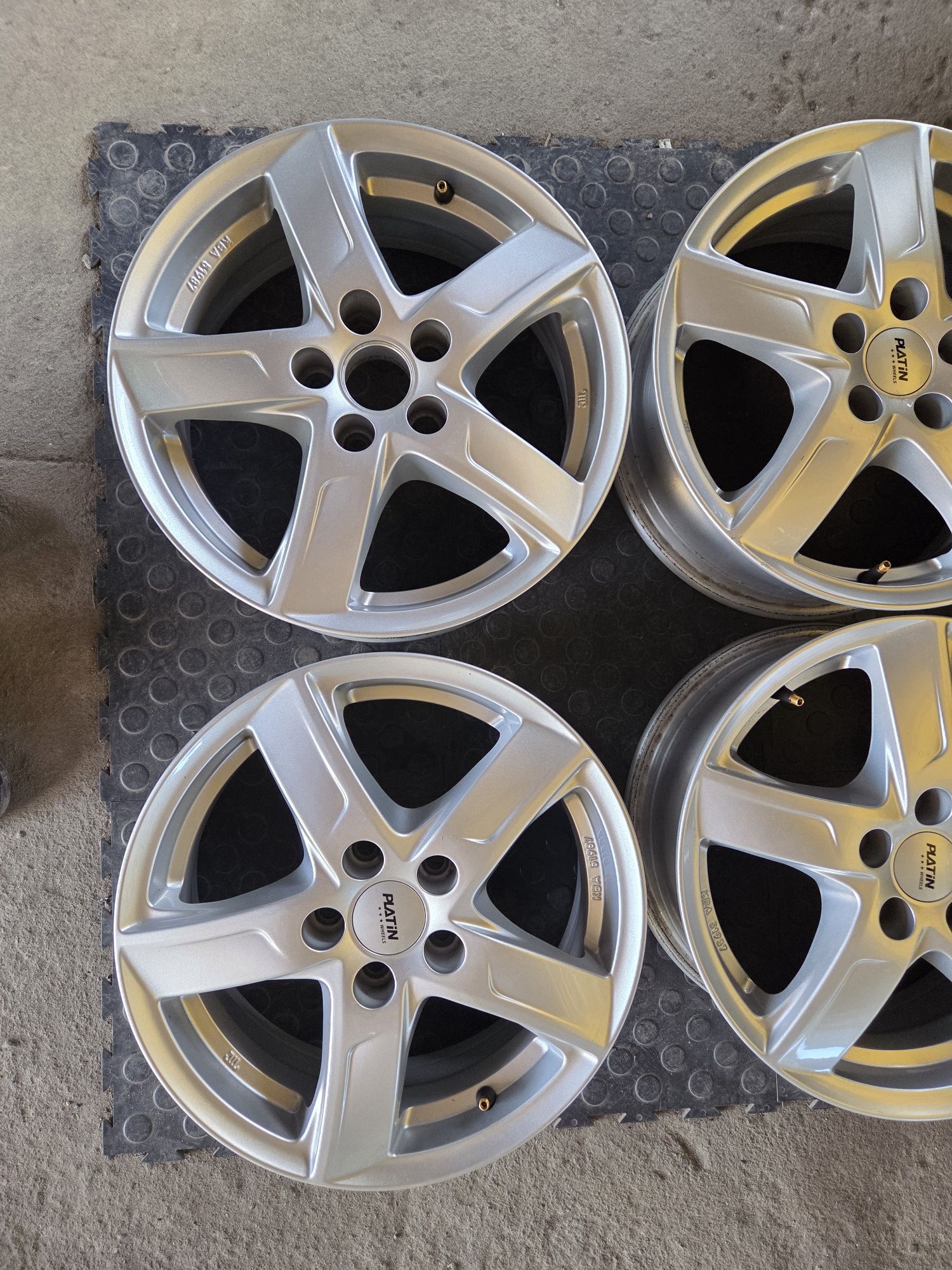 Felgi Aluminiowe 5x100 6Jx15 ET 42 Skoda Audi Seat Vw