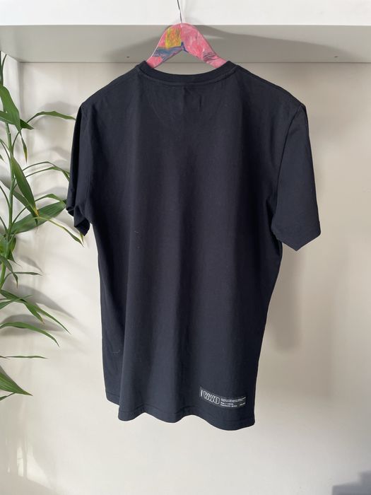 Koszulka M PROSTO WWO w witrynach odbiciach tshirt