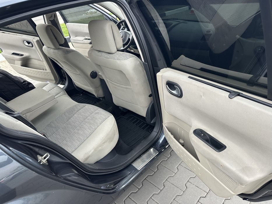 Рено Меган 1.6 автомат газ