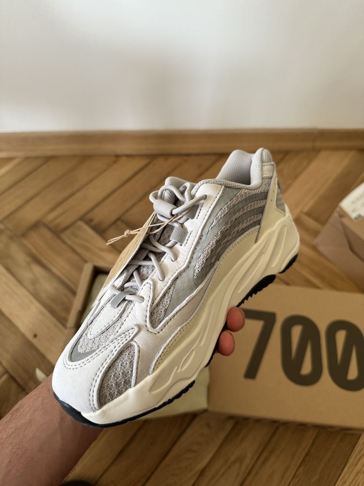 YEEZY Boost 700 V2 Static 35 1/2 eu